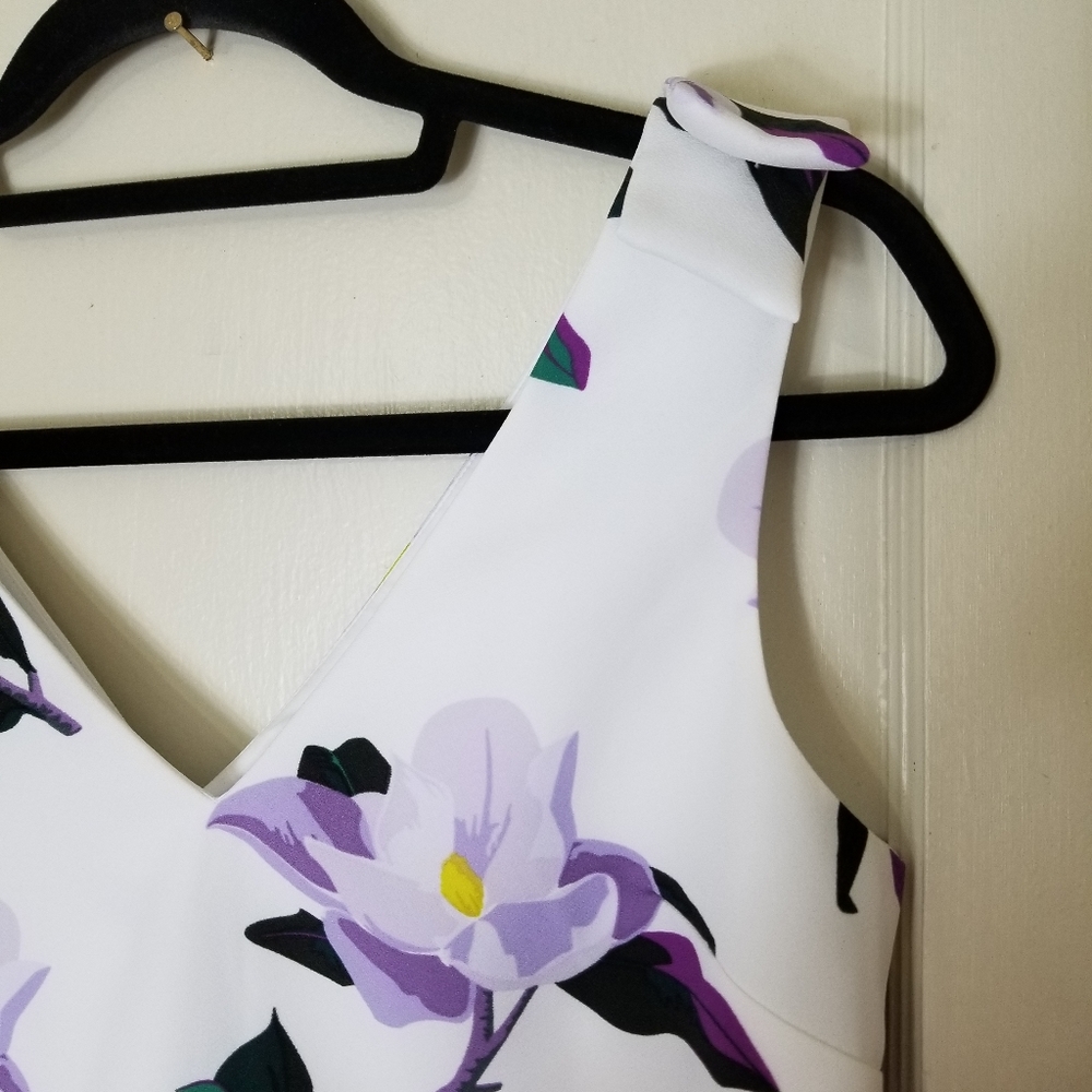 BANANA REPUBLIC white sleeveless purple floral top - Picture 4 of 8